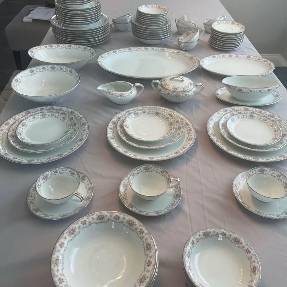 Noritake Bloomfield 6042 Scrolls & Pink Roses.